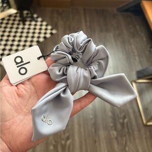 ALO Yoga Winter Frost Hair Scrunchie with Bow